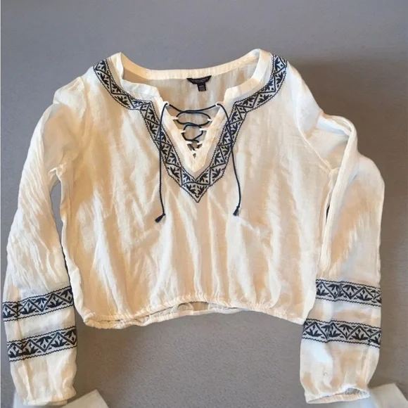 Aeropostale size M peasant top - Picture 3 of 3